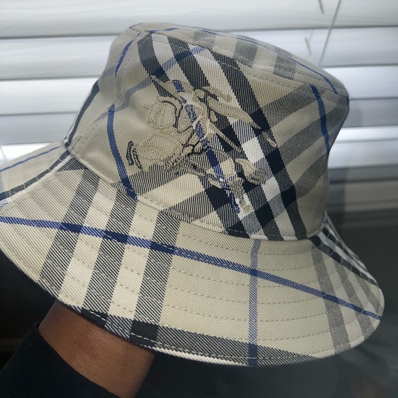 AUTHENTIC NEW BURBERRY BUCKET HAT - Picture 1 of 5